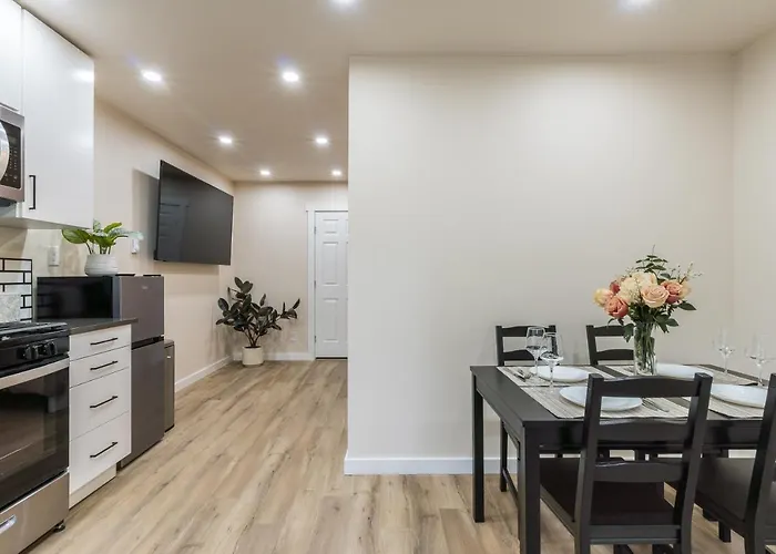 Beautiful Place With A Great Location, Free Parking, Wifi & Large Tv.