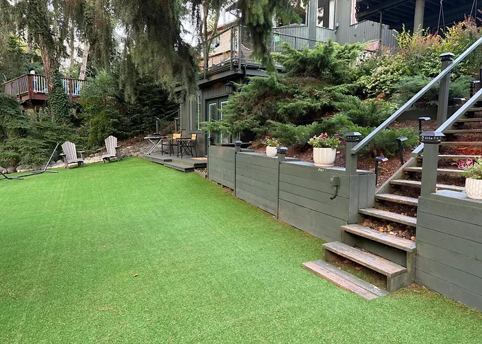 Beautiful Place With A Great Location, Free Parking, Wifi & Large Tv.